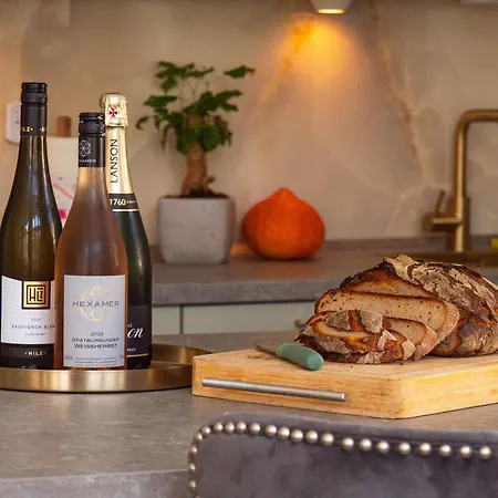 Living Am Carlsplatz