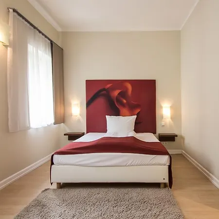 Living Am Carlsplatz