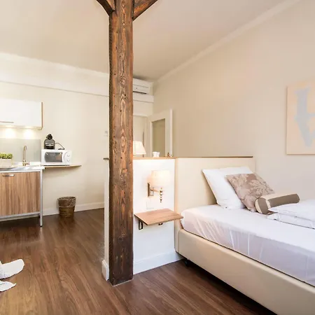 Living Am Carlsplatz Aparthotel 4*