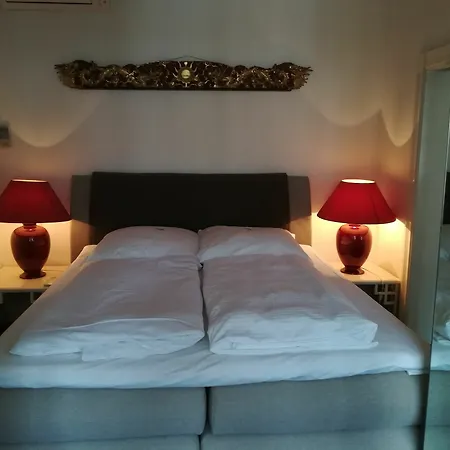 Living Am Carlsplatz