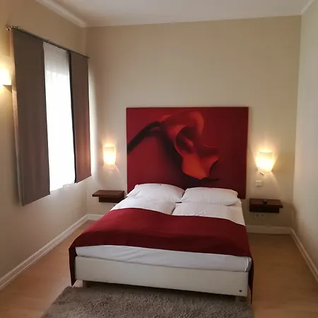 Aparthotel Living Am Carlsplatz 4*