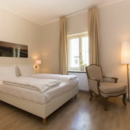 Living Am Carlsplatz Aparthotel 4*
