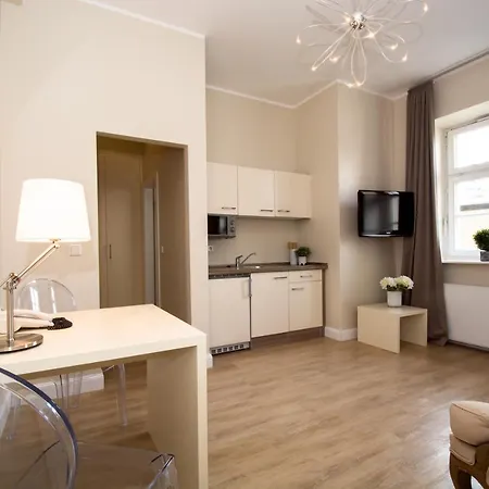 Living Am Carlsplatz Aparthotel 4*