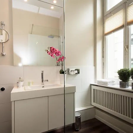 Living Am Carlsplatz Aparthotel