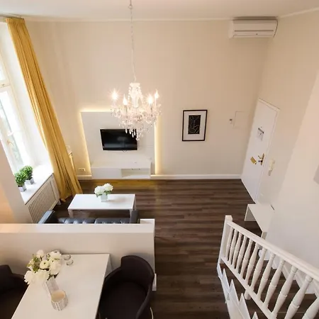 Living Am Carlsplatz Aparthotel