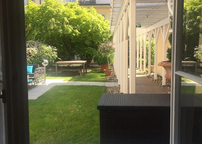 Living Am Carlsplatz